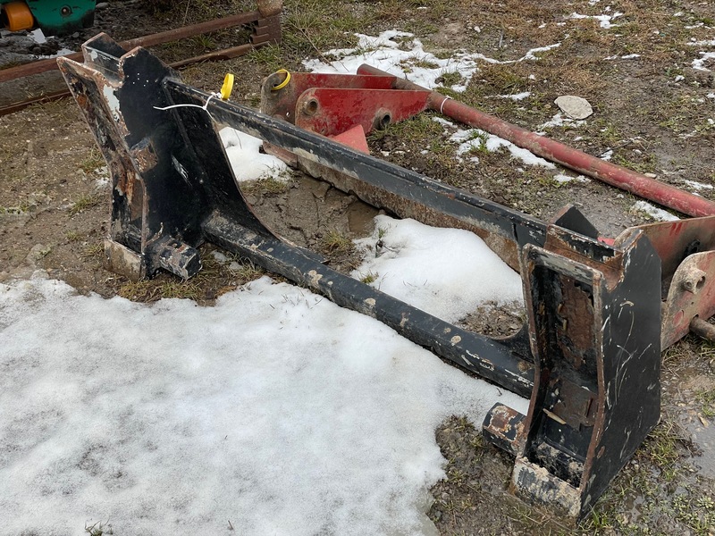 Attachments  John Deere Hook-up - Quick Attach + Skid Steer Photo
